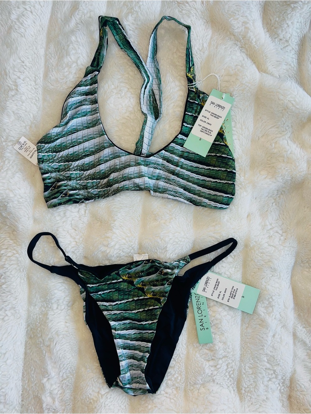 San Lorenzo bikini crocodile design 🐊🐊💚
Flips to black 🖤